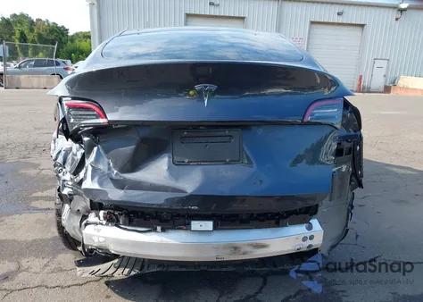 2024 Tesla Model Y Long Range Dual Motor All-Wheel Drive/Rwd z USA, uszkodzony, nr VIN 7SAYGDED6RF206264